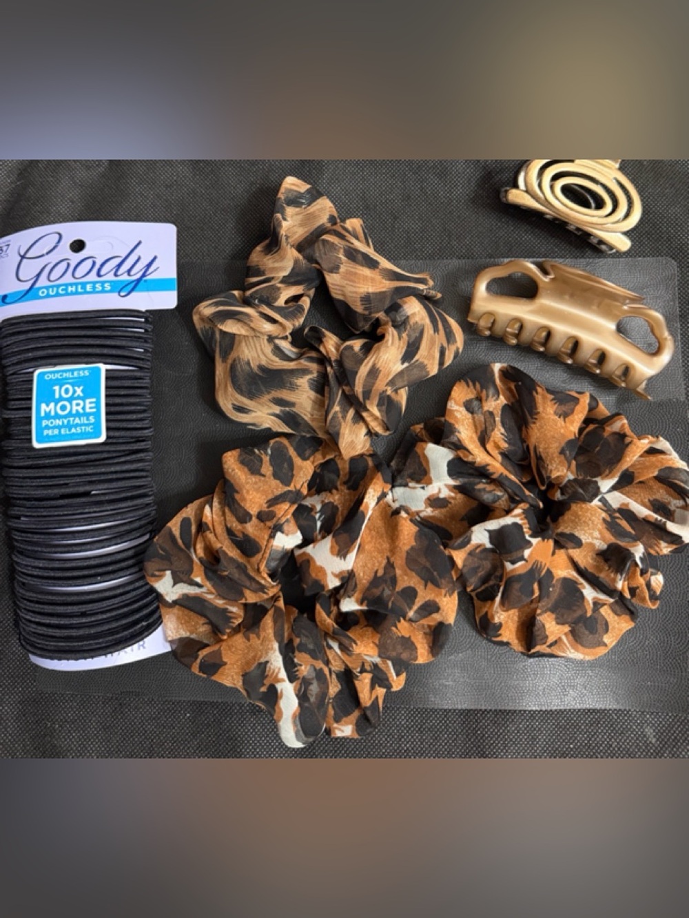 Variety of hair accessories- set of 6